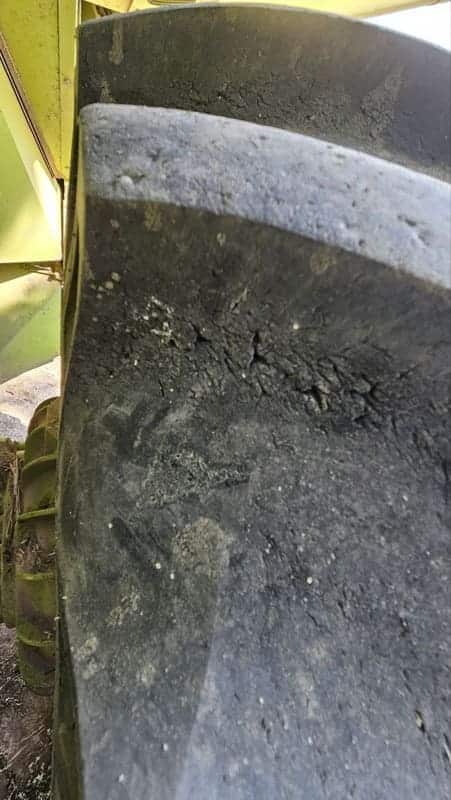 Oštećenje na kramponu kombajnske gume
